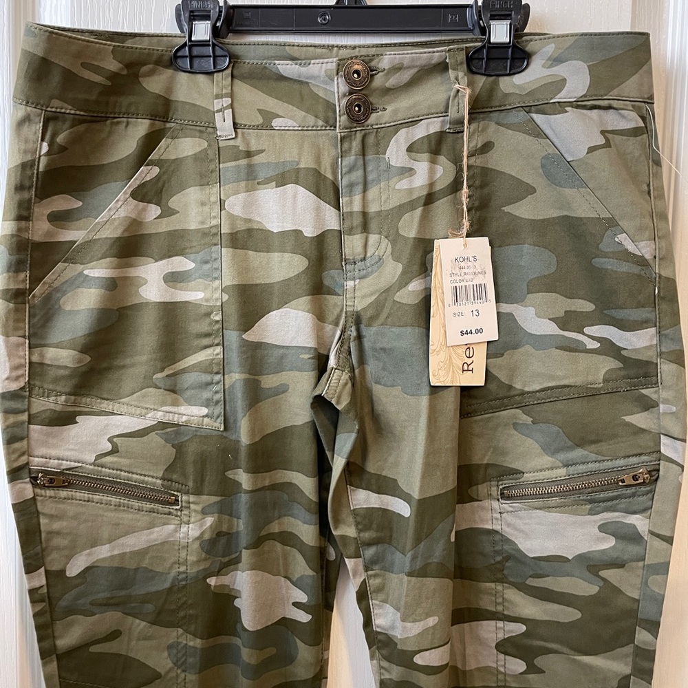 NWT Women/Juniors Rewind camo utility crop pant size 13